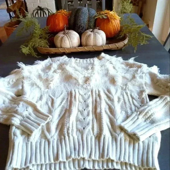 Fate Sweater NWOT - Picture 1 of 4